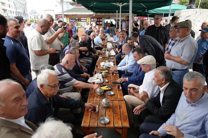 Zafer Partisi Genel Başkanı Ümit Özdağ Pazar'ı ziyaret etti