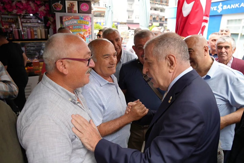 Zafer Partisi Genel Başkanı Ümit Özdağ Pazar'ı ziyaret etti