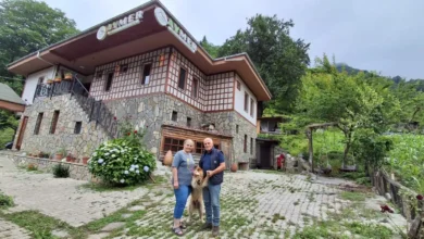 Artvinli emekli Ertürk çifti, memleketine dönerek turizme yatırım yaptı