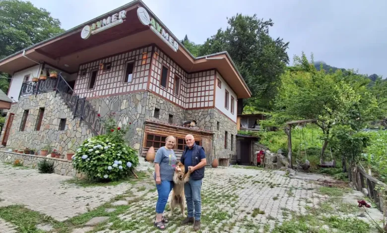 Artvinli emekli Ertürk çifti, memleketine dönerek turizme yatırım yaptı