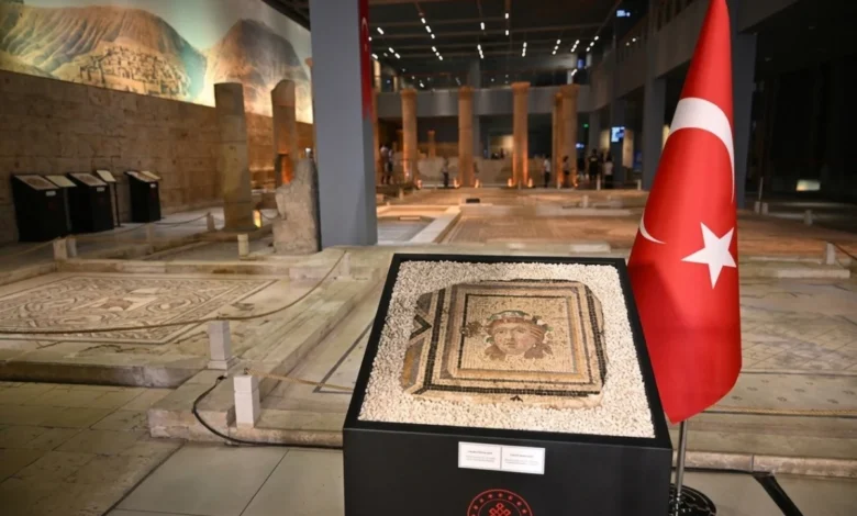 Çingene Kızı Mozaiği'nin 13. parçası 60 yıl sonra Türkiye'ye döndü