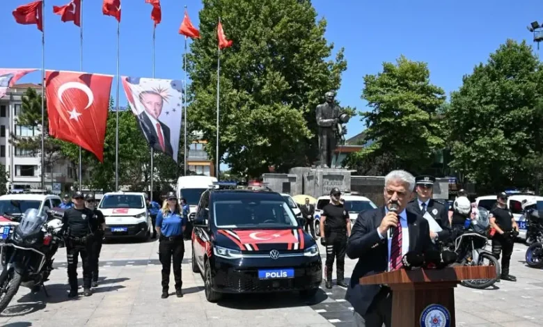 Düzceli hayırseverler Emniyet Müdürlüğü'ne 24 yeni araç bağışladı