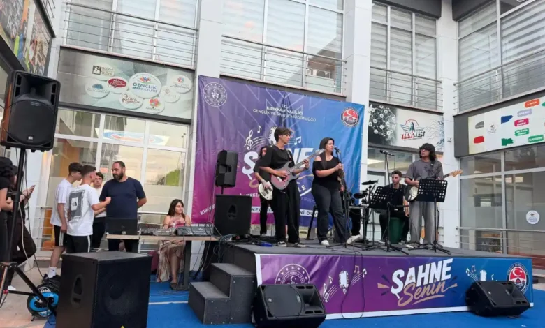 Kırıkkale'de gençler yeteneklerini sahneye taşıdı