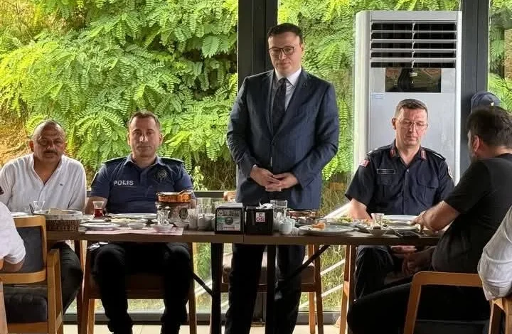 Tirebolulu muhtarlar yeni kaymakamla tanışma ve istişare toplantısına katıldı