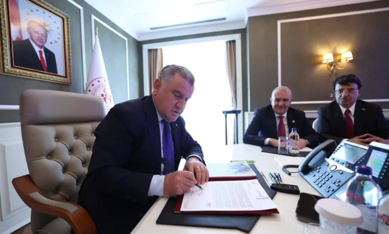 Van'a 20 bin kişilik yeni stadyum ve yaşam kompleksi için imzalar atıldı