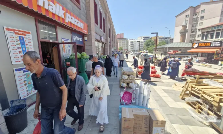 Gürcükapı’da zabıta uyarısı kısa sürdü: Kaldırım yeniden işgal edildi