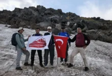 Ağrı’lı Dağcılar “30 Ağustos Zafer bayramı Süphan dağı” tırmanışı yaptı