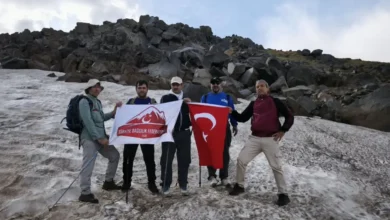 Ağrı’lı Dağcılar “30 Ağustos Zafer bayramı Süphan dağı” tırmanışı yaptı