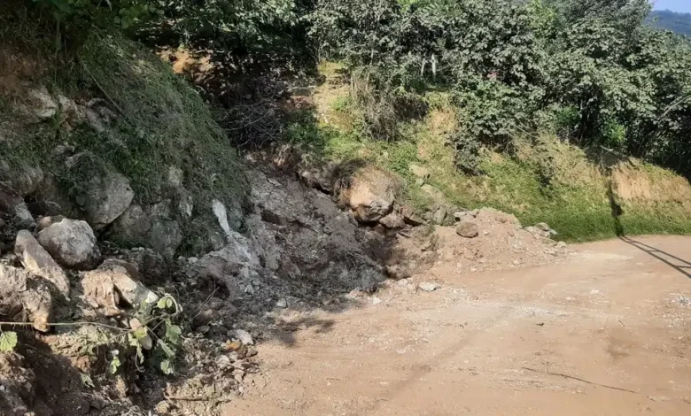 Yağış sonrası kapanan menfezler yenilenerek hizmete açıldı
