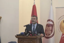 Bakan Tekin: “Biz kimin çocuğu oluyoruz arkadaşlar?”