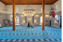 Belediye ekiplerinden Cami temizliği