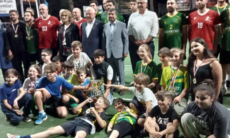 Düzce’de Bayramcı Voleybol Turnuvası “Tahirağa-Hey Kafkas” final maçını 2 bin 500 kişi izledi