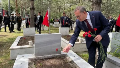 Kars’ta 30 Ağustos Zafer Bayramı Kutlamaları Şehitlik Töreniyle Devam Etti