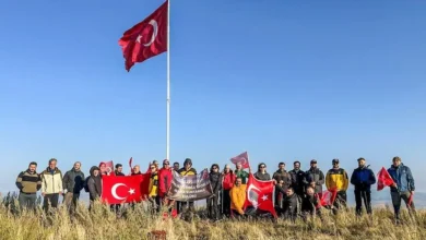 Kars’ta Dağcılar 30 Ağustos Coşkusunu Yahni Dağı Zirvesine Taşıdı