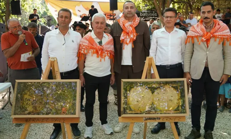Finike’de 10. Ernez bal festivali coşkusu