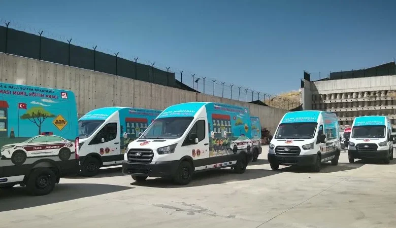 Jandarmadan çocuklara trafik eğitimi
