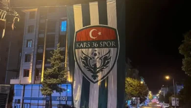 Kars’ta Yeşil-Beyaz çoşkusu: Sokaklar Kars 36 spor bayraklarıyla donatıldı