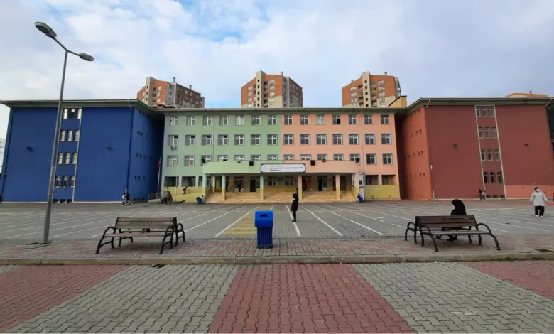 Başakşehir’de okulda bıçaklı kavga: Beş öğrenci yaralandı