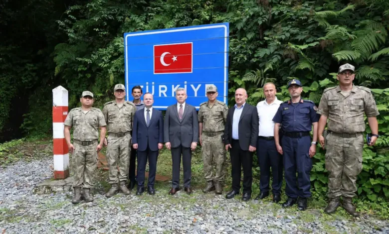 Artvin Valisi Ergün, Gürcistan’a sınır ilçe konumundaki Kemalpaşa’da incelemelerde bulundu