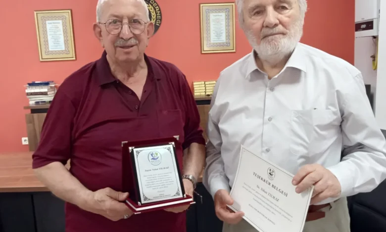 İyilikseverler Derneği'nden kurucu başkan Nihat Yılmaz'a teşekkür