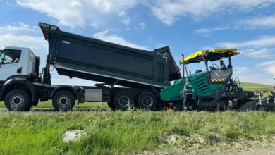Kars'ta asfalt çalışmaları sürüyor
