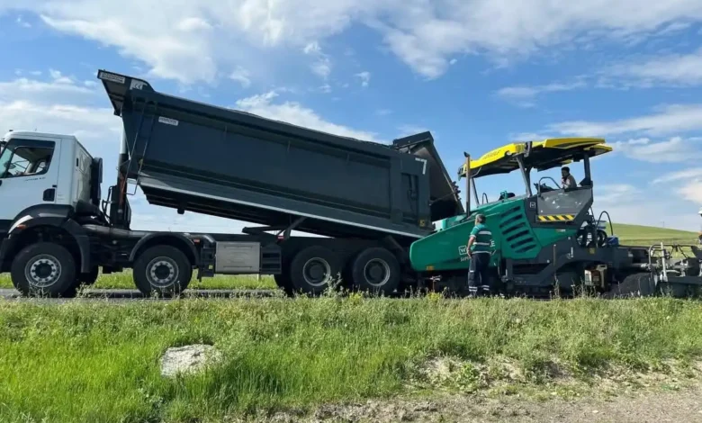 Kars'ta asfalt çalışmaları sürüyor