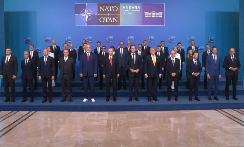 NATO Zirvesi'nde liderlerden aile fotoğrafı