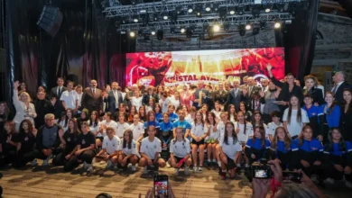 16.038 oy kullanıldı… Fenerbahçe Arsavev Kadın Futbol Takımı'na Kristal Ayaklar ‘da ödül yağdı