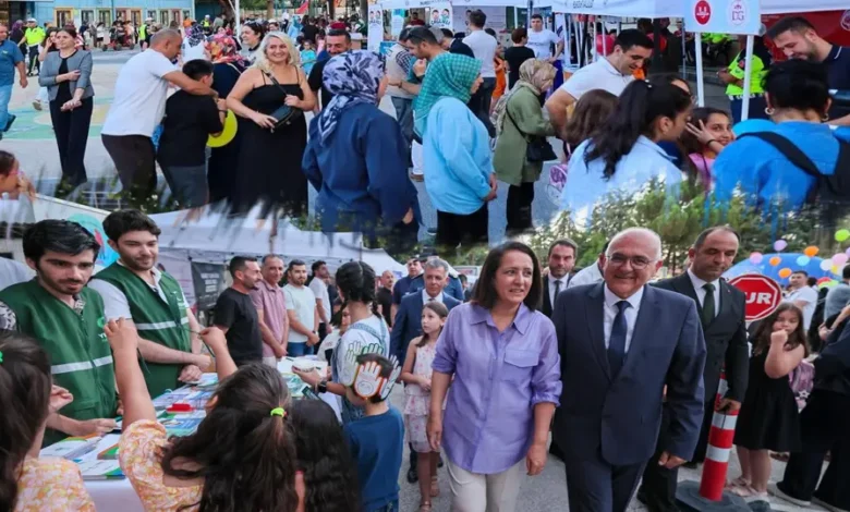 Burdur valilik sahaya indi, çocukların yanında oldu