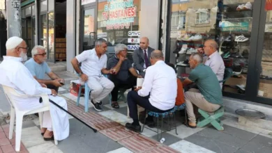 Ceylanpınar Kaymakamı Mehmet Çağatay Çakal, esnafın kahvaltı sofrasında vatandaşlarla buluştu