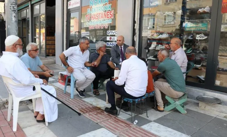 Ceylanpınar Kaymakamı Mehmet Çağatay Çakal, esnafın kahvaltı sofrasında vatandaşlarla buluştu