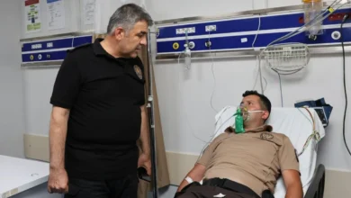 Emniyet Müdürü Karaburun'dan kahraman bekçiye hastanede moral ziyareti