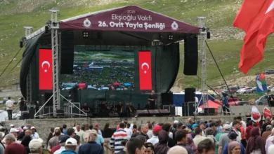 Ovit’te ilk gün coşkusu; Yaylada horon ve türkü şöleni