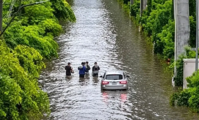 Bangkok'ta sel alarmı: Binlerce kişi tahliye edildi