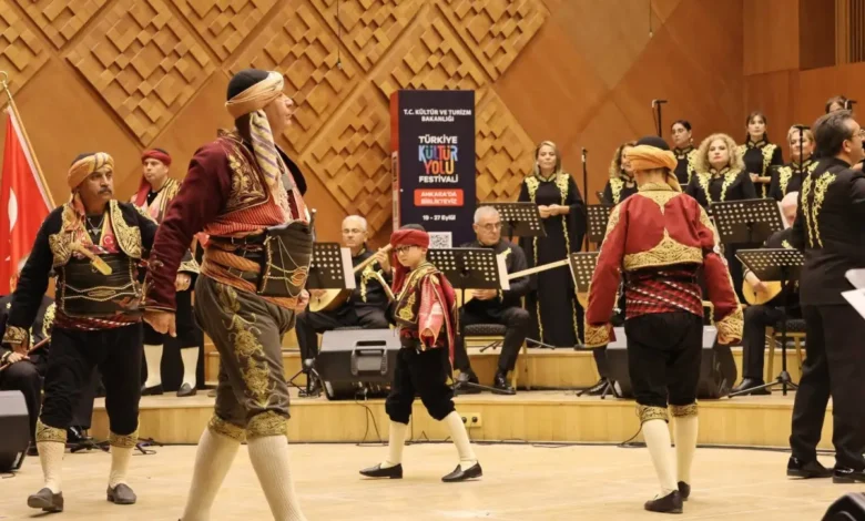 Seymen ve Bacıerenler “Eşik” konserinde sahne aldı