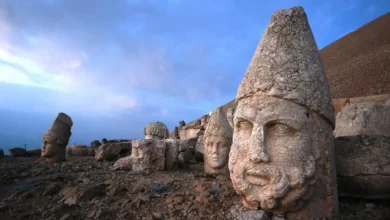Zirvede binlerce yıllık miras: Nemrut Dağı