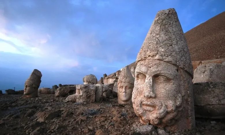 Zirvede binlerce yıllık miras: Nemrut Dağı