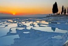 Beyaz travertenlerden antik kente: Pamukkale