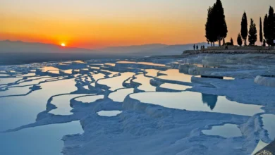 Beyaz travertenlerden antik kente: Pamukkale